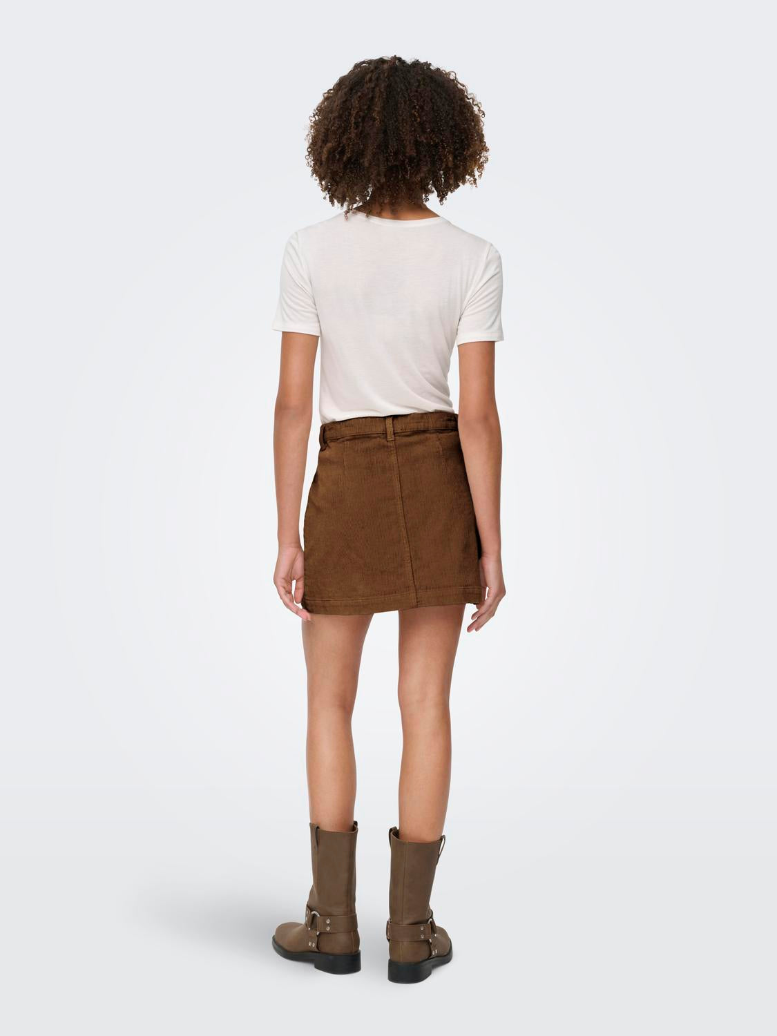 model_shot-back